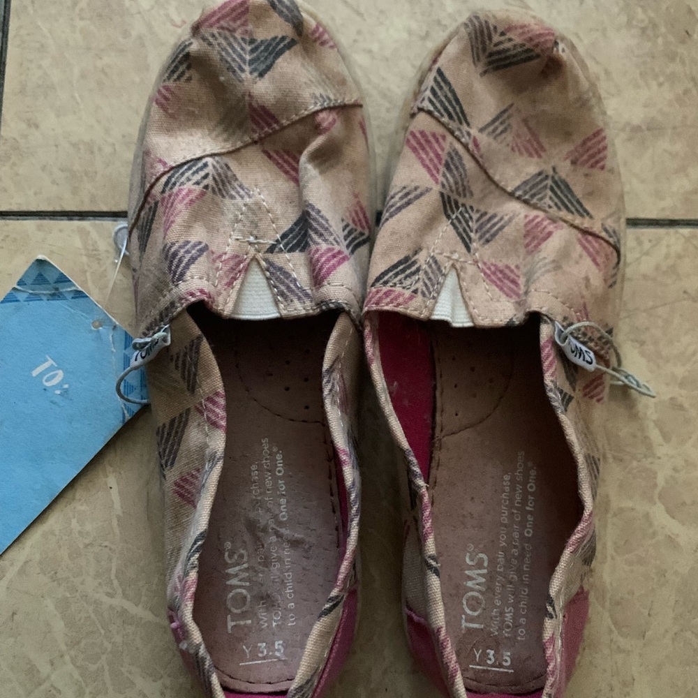 TOMS Women's Geometric Flats - Pink and Tan